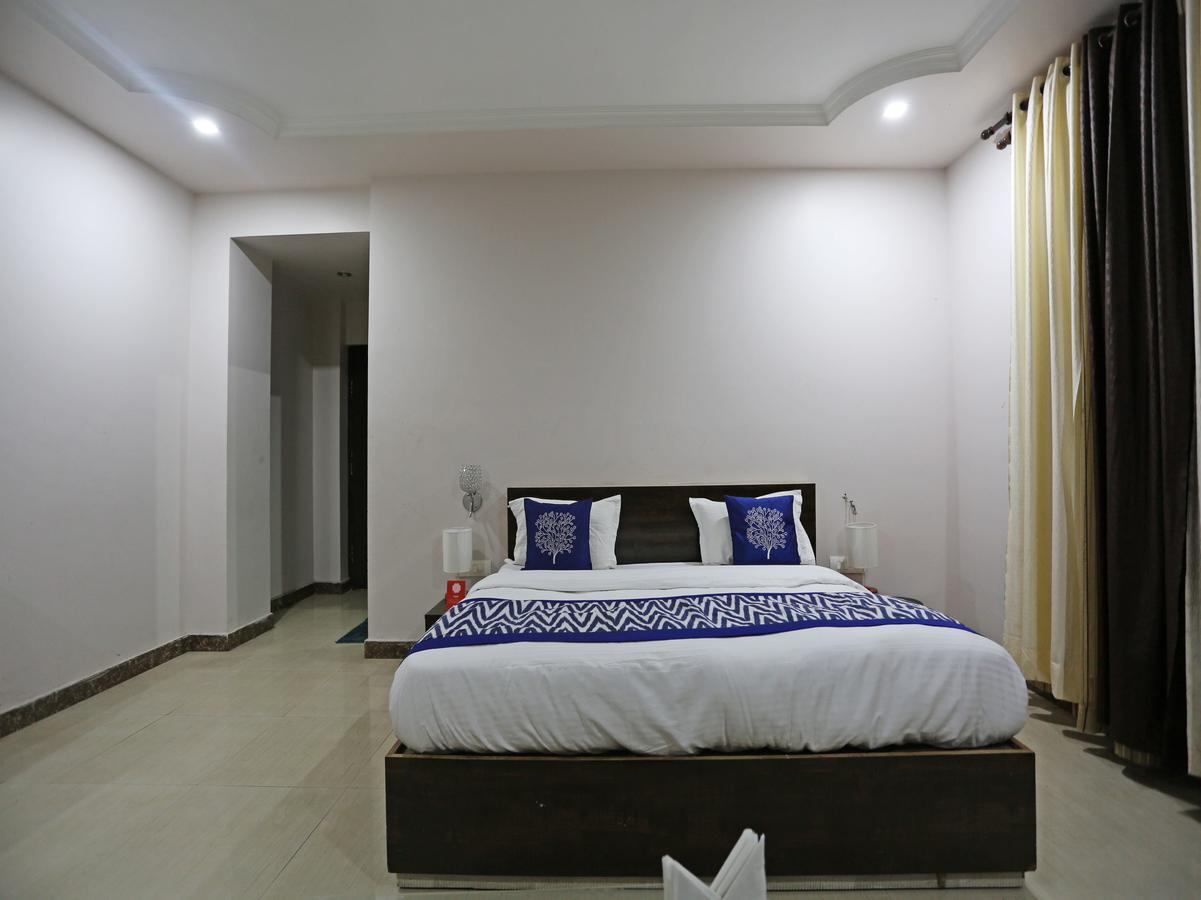 Oyo 4635 Sheetal Hotel Haldwāni Exterior photo
