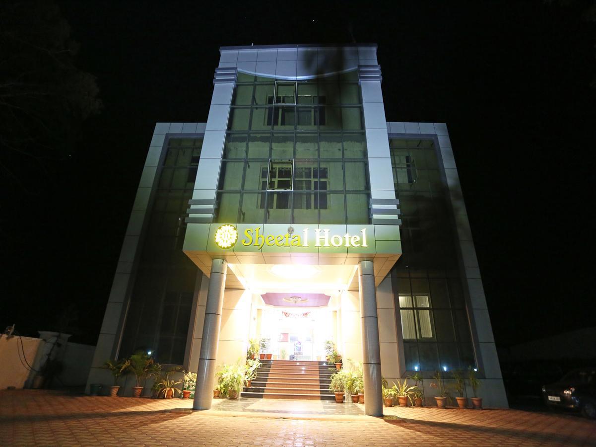 Oyo 4635 Sheetal Hotel Haldwāni Exterior photo