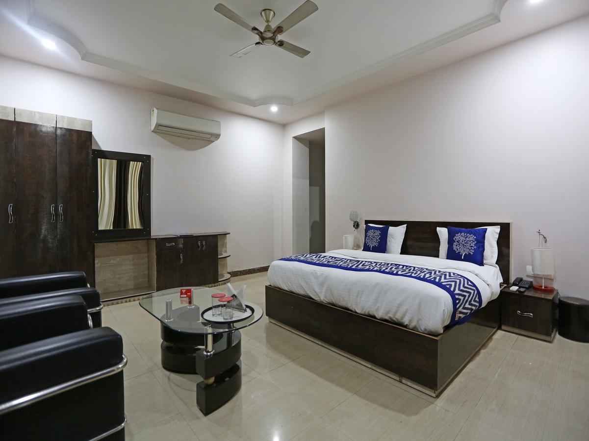 Oyo 4635 Sheetal Hotel Haldwāni Exterior photo
