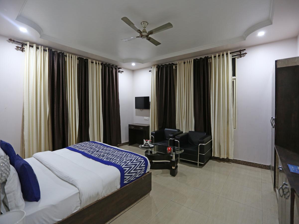 Oyo 4635 Sheetal Hotel Haldwāni Exterior photo