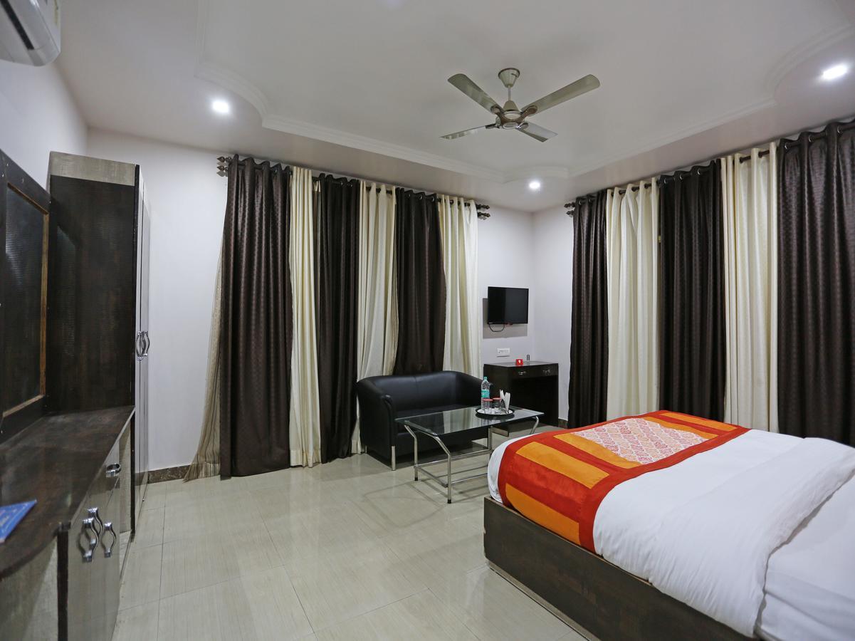 Oyo 4635 Sheetal Hotel Haldwāni Exterior photo