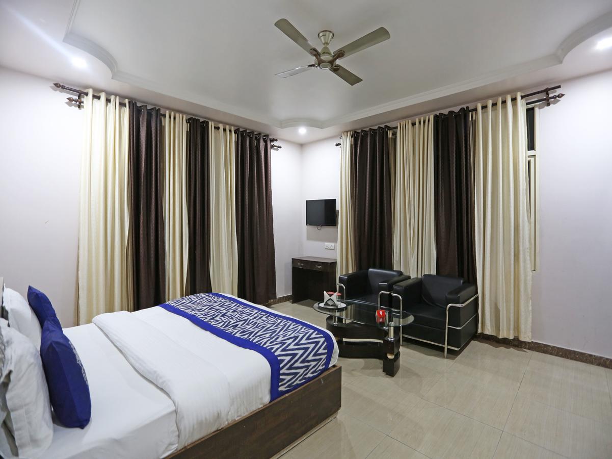 Oyo 4635 Sheetal Hotel Haldwāni Exterior photo