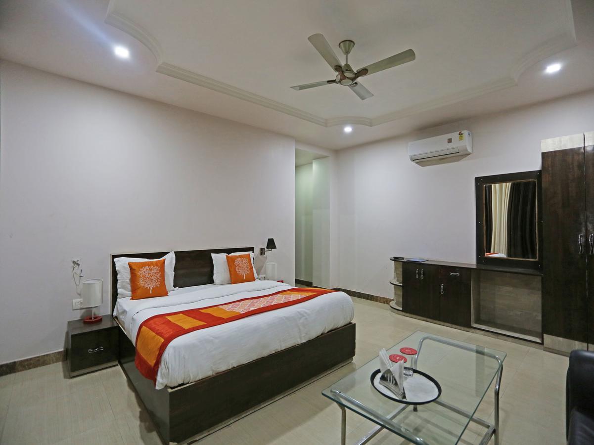 Oyo 4635 Sheetal Hotel Haldwāni Exterior photo
