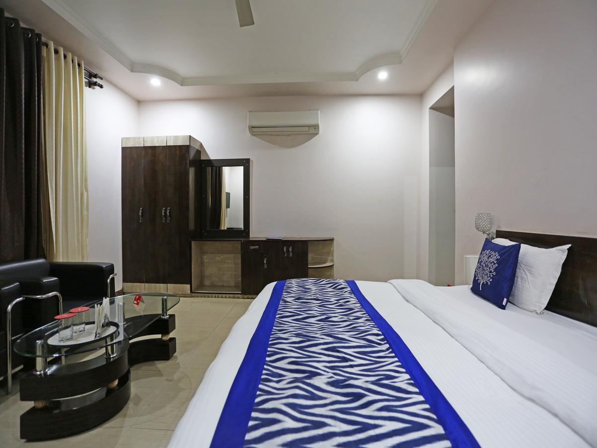 Oyo 4635 Sheetal Hotel Haldwāni Exterior photo
