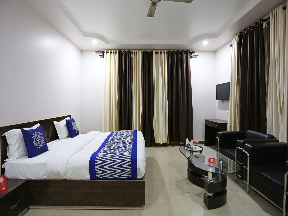Oyo 4635 Sheetal Hotel Haldwāni Exterior photo