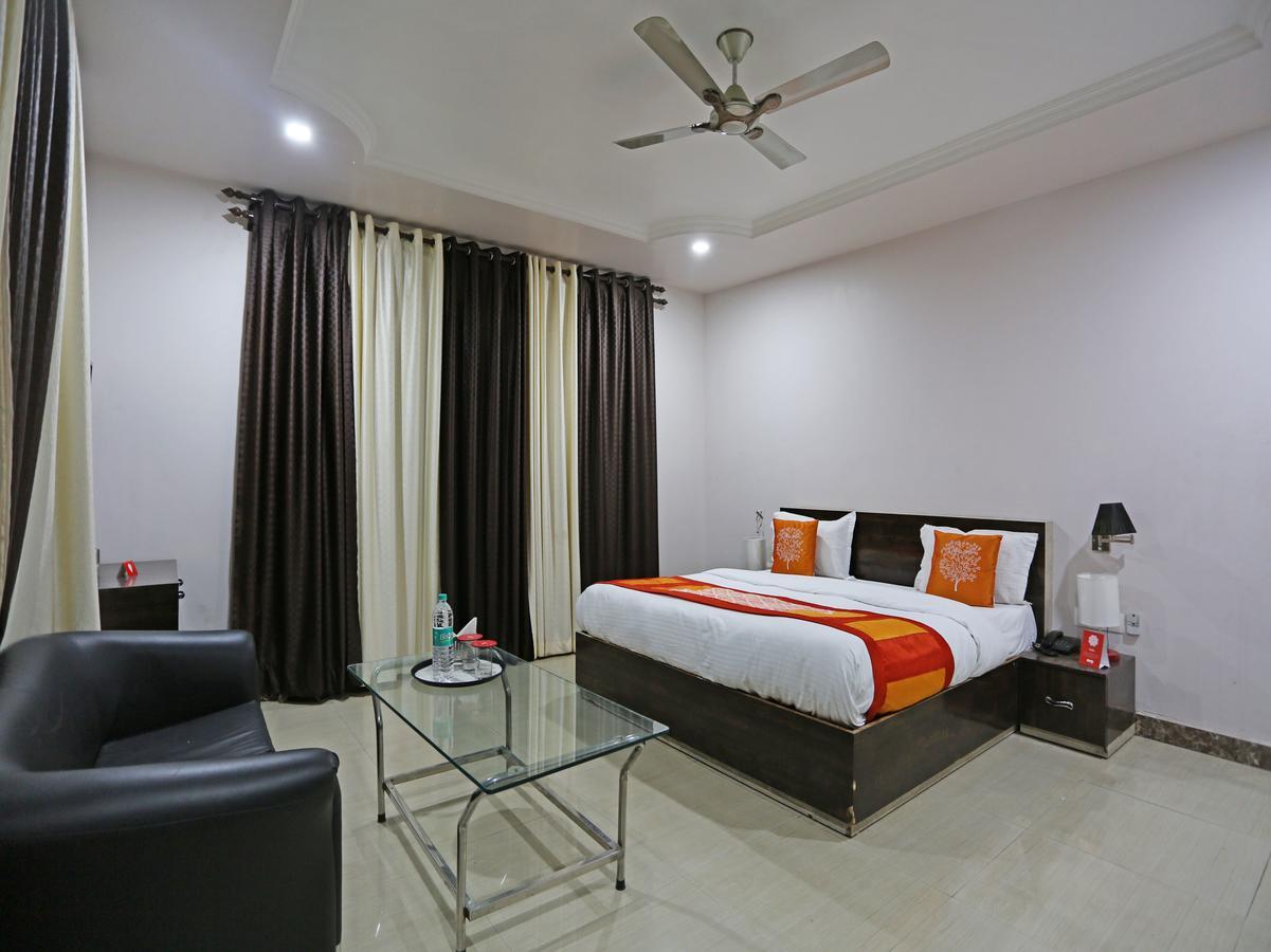 Oyo 4635 Sheetal Hotel Haldwāni Exterior photo